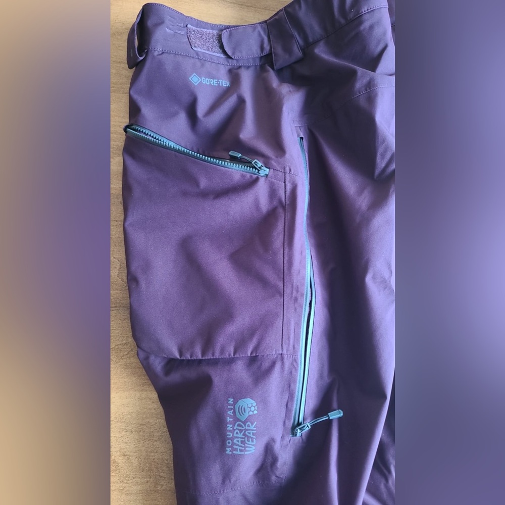 Men’s L Mountain Hardware GORE-TEX Snowpants